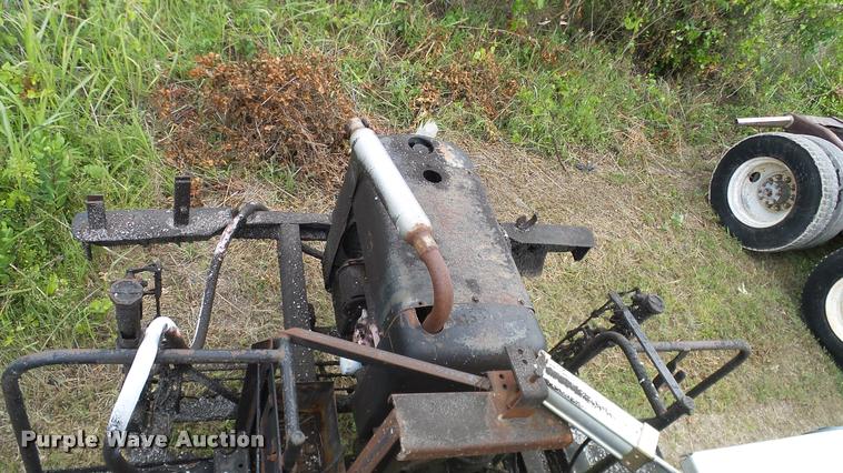 image for item DA6122 1977 Ford F600 oil distributor truck