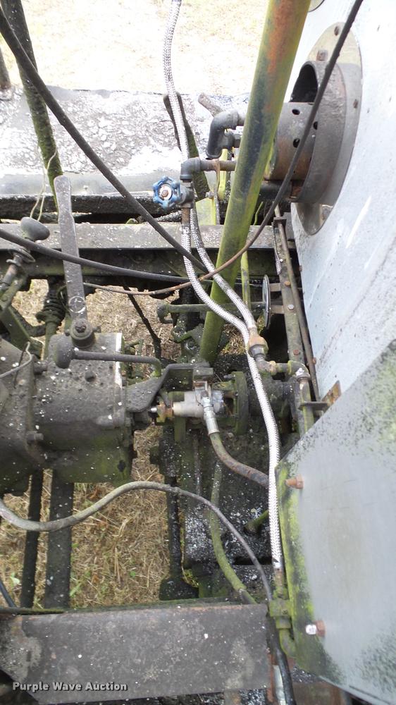 image for item DA6122 1977 Ford F600 oil distributor truck