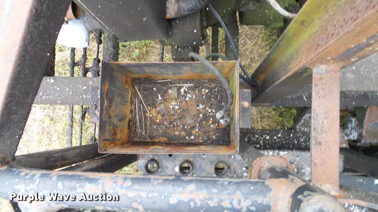 image for item DA6122 1977 Ford F600 oil distributor truck