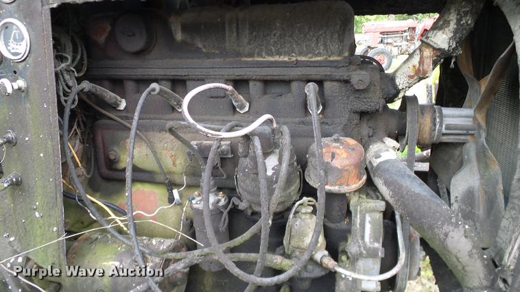 image for item DA6122 1977 Ford F600 oil distributor truck