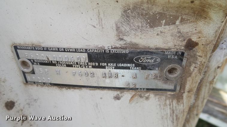 image for item DA6122 1977 Ford F600 oil distributor truck