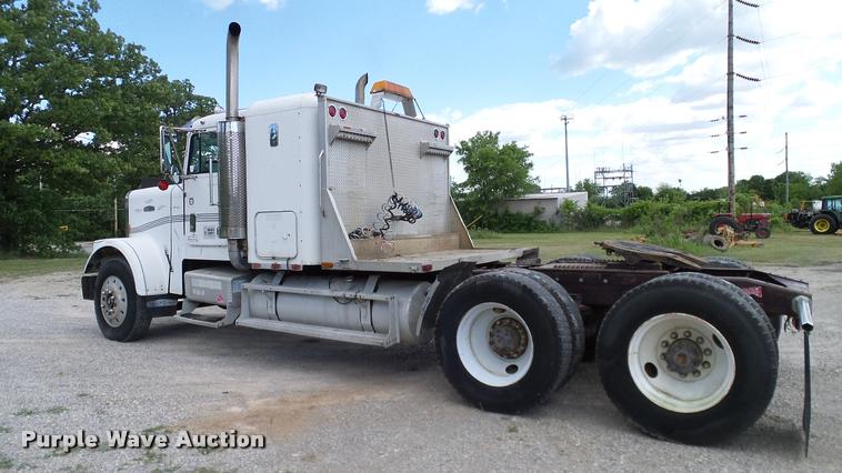 image for item DA6123 1986 Freightliner FLC semi truck