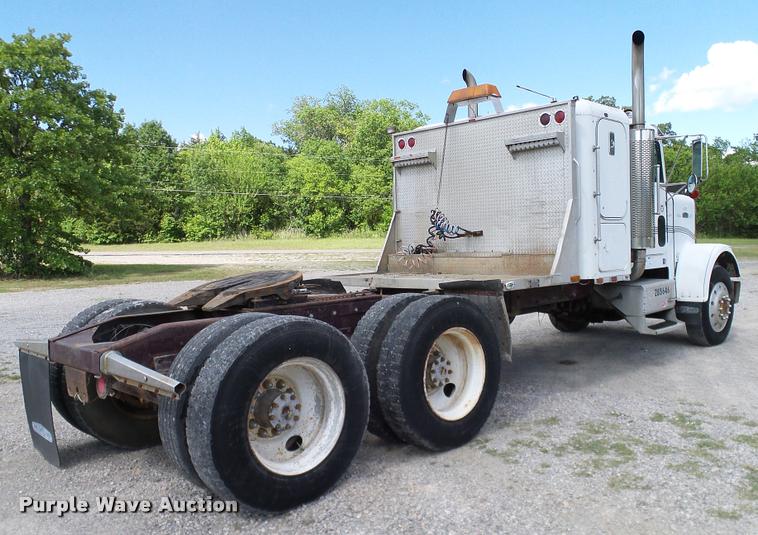 image for item DA6123 1986 Freightliner FLC semi truck