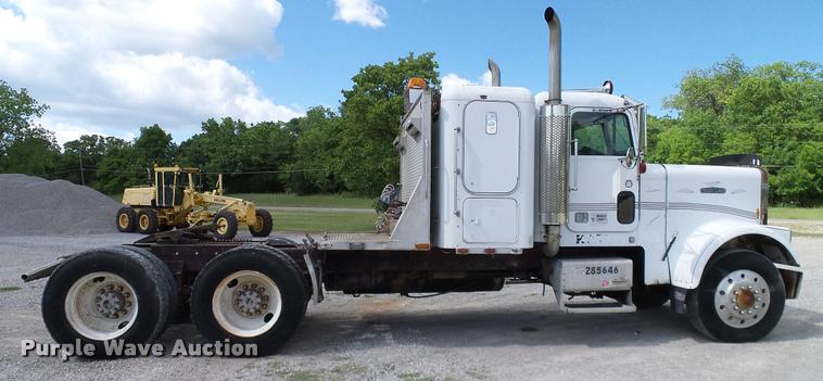 image for item DA6123 1986 Freightliner FLC semi truck