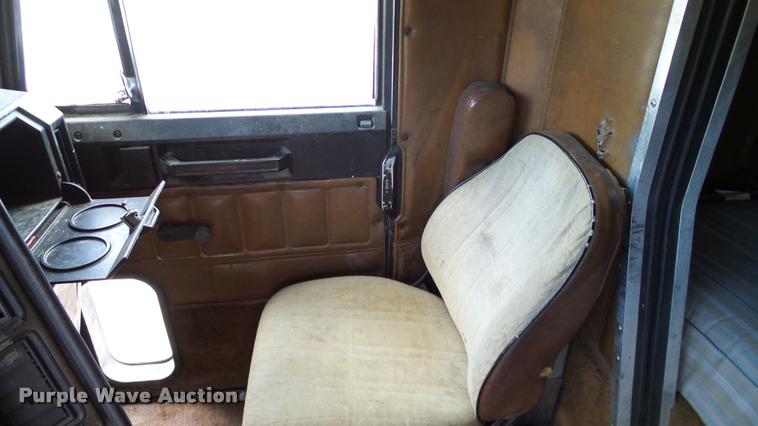 image for item DA6123 1986 Freightliner FLC semi truck