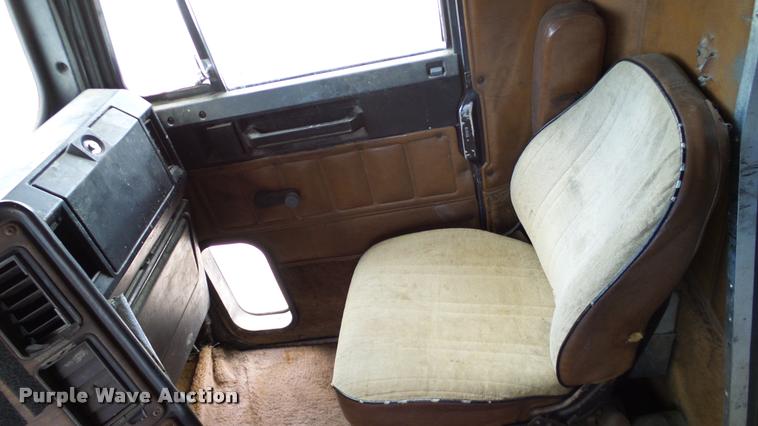 image for item DA6123 1986 Freightliner FLC semi truck