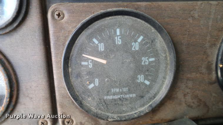 image for item DA6123 1986 Freightliner FLC semi truck