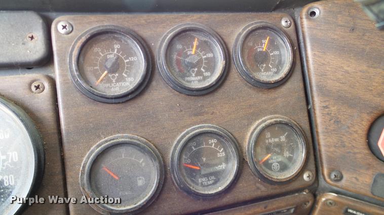 image for item DA6123 1986 Freightliner FLC semi truck