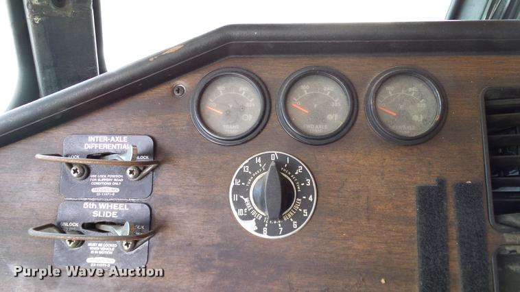 image for item DA6123 1986 Freightliner FLC semi truck