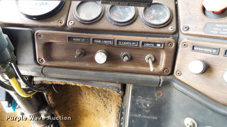 image for item DA6123 1986 Freightliner FLC semi truck