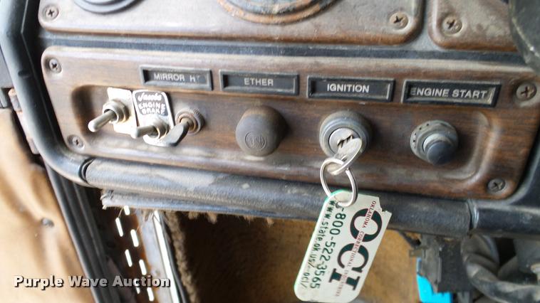 image for item DA6123 1986 Freightliner FLC semi truck