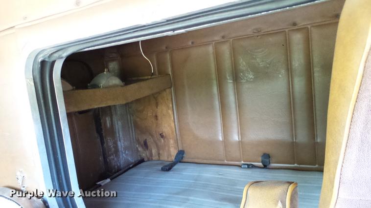 image for item DA6123 1986 Freightliner FLC semi truck