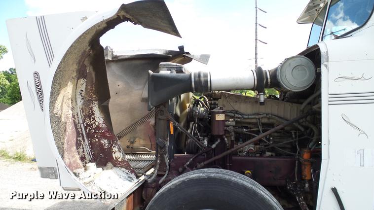 image for item DA6123 1986 Freightliner FLC semi truck