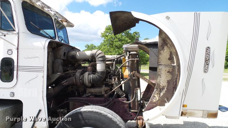 image for item DA6123 1986 Freightliner FLC semi truck