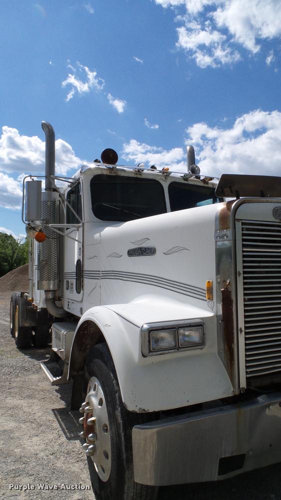 image for item DA6123 1986 Freightliner FLC semi truck