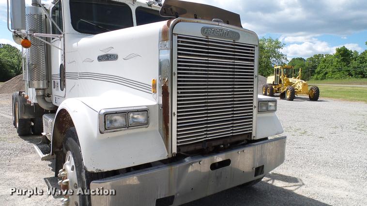 image for item DA6123 1986 Freightliner FLC semi truck