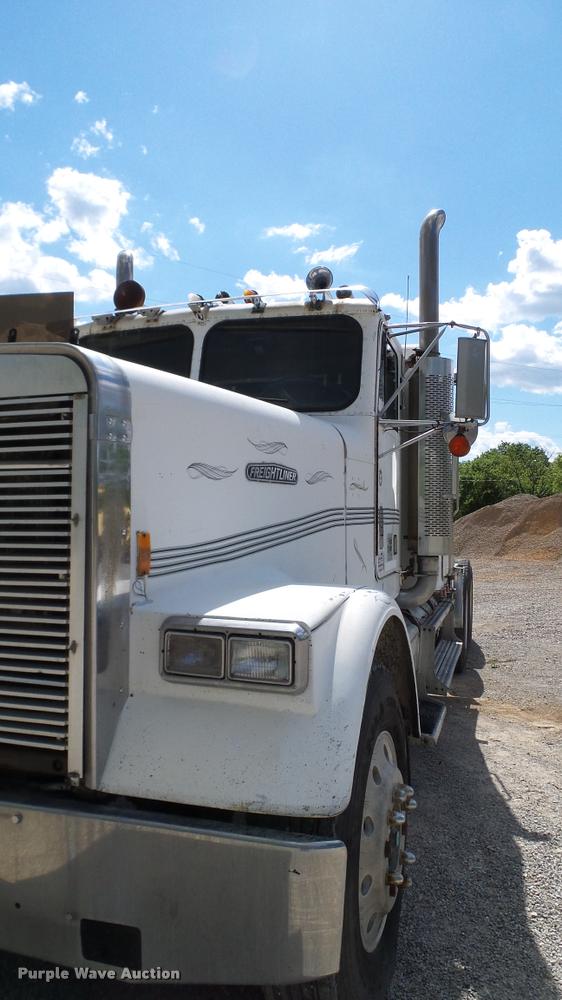 image for item DA6123 1986 Freightliner FLC semi truck