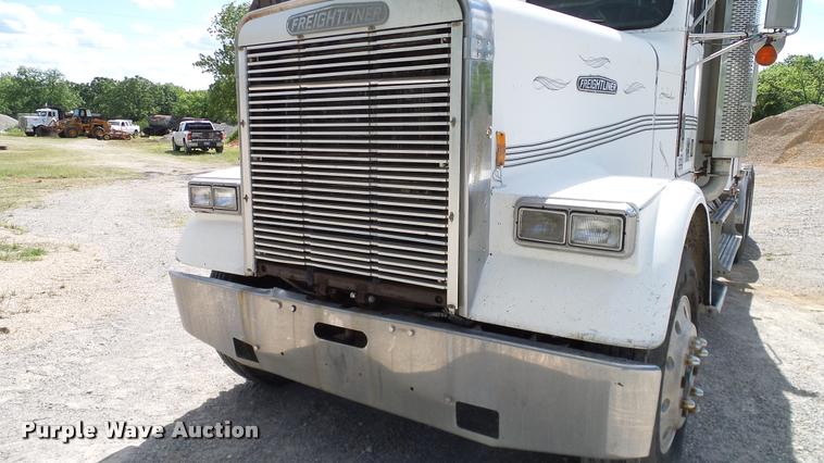 image for item DA6123 1986 Freightliner FLC semi truck