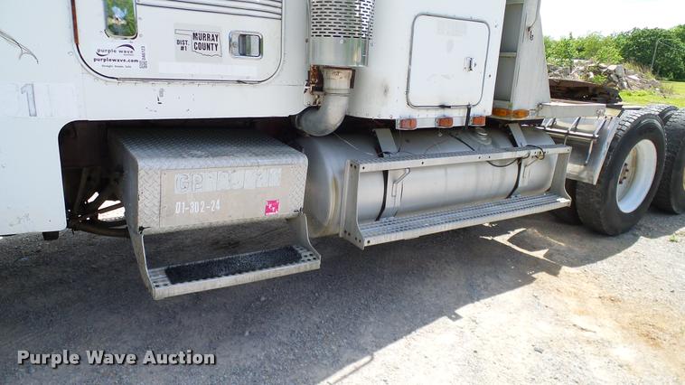 image for item DA6123 1986 Freightliner FLC semi truck