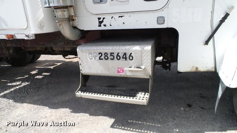 image for item DA6123 1986 Freightliner FLC semi truck