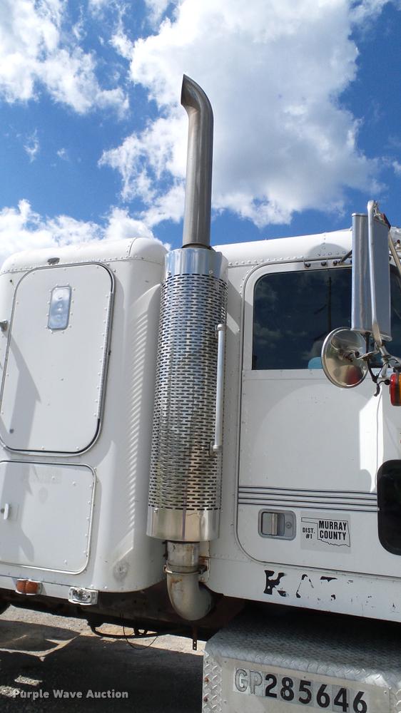 image for item DA6123 1986 Freightliner FLC semi truck