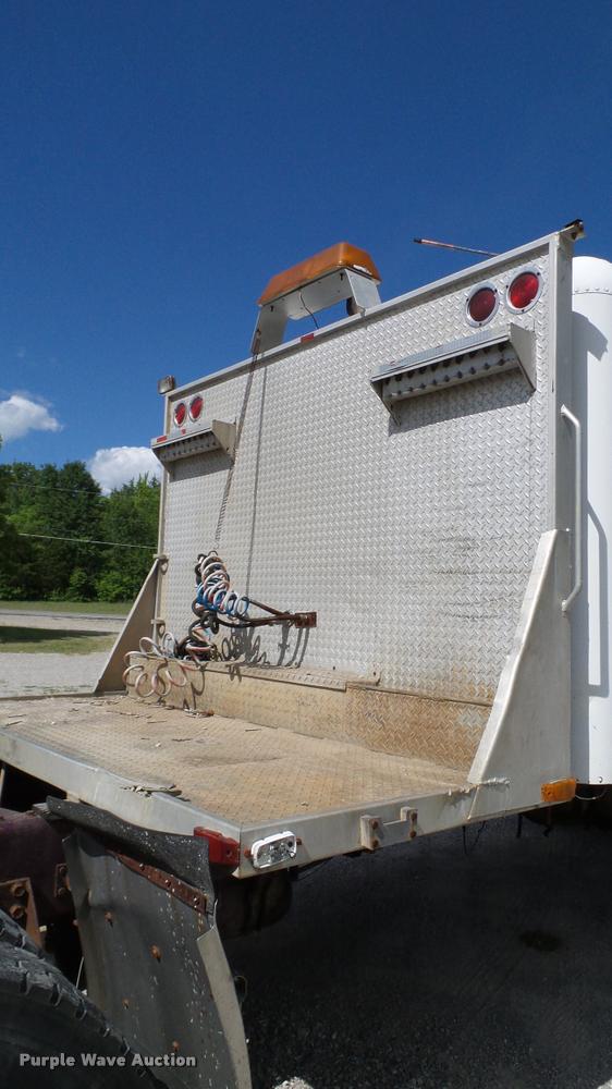 image for item DA6123 1986 Freightliner FLC semi truck