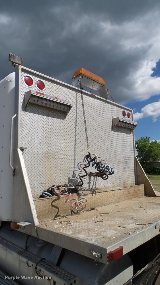 image for item DA6123 1986 Freightliner FLC semi truck