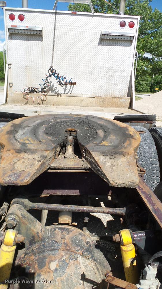 image for item DA6123 1986 Freightliner FLC semi truck