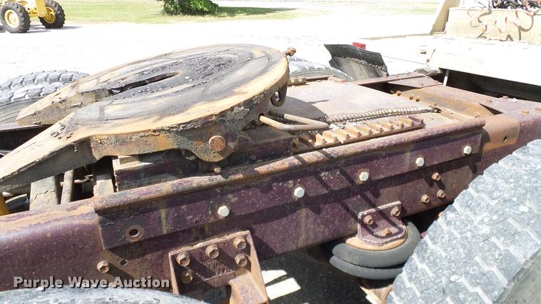 image for item DA6123 1986 Freightliner FLC semi truck