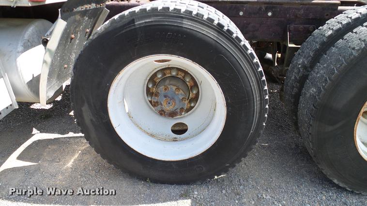 image for item DA6123 1986 Freightliner FLC semi truck