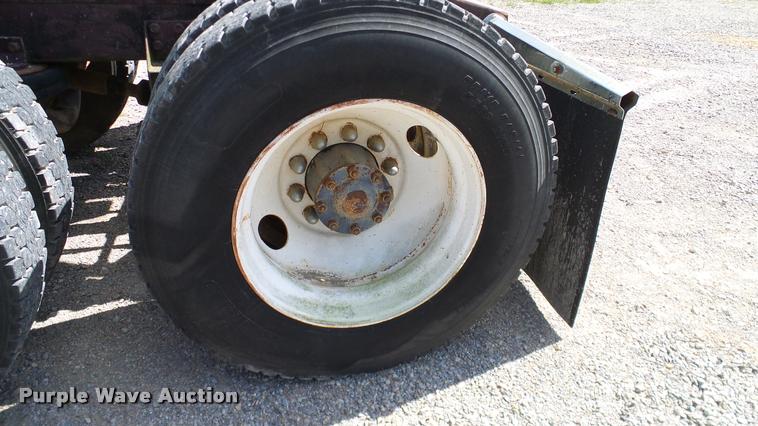 image for item DA6123 1986 Freightliner FLC semi truck