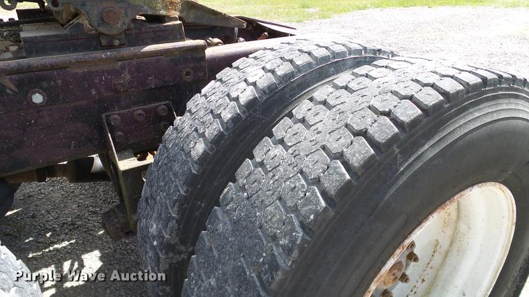 image for item DA6123 1986 Freightliner FLC semi truck