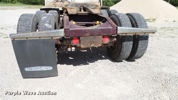 image for item DA6123 1986 Freightliner FLC semi truck