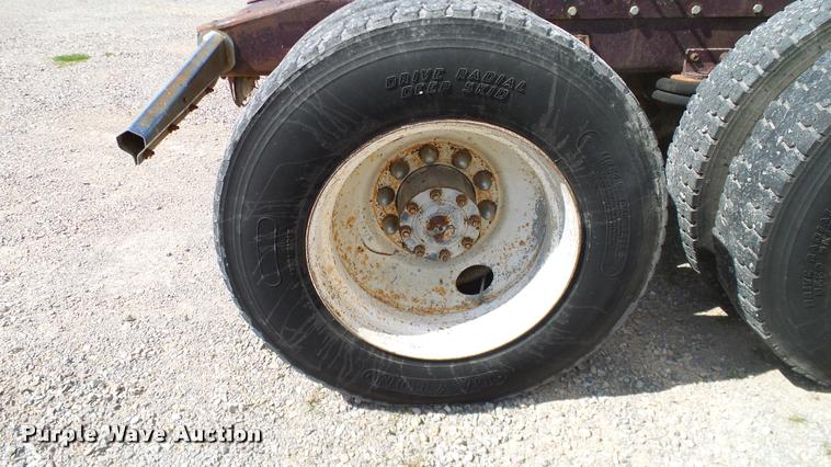 image for item DA6123 1986 Freightliner FLC semi truck