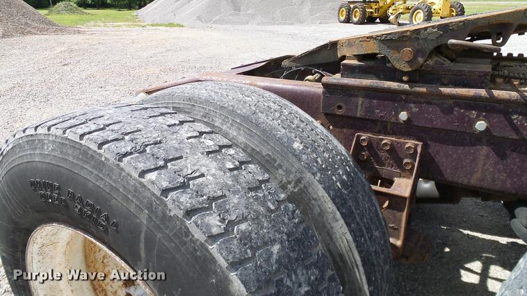 image for item DA6123 1986 Freightliner FLC semi truck