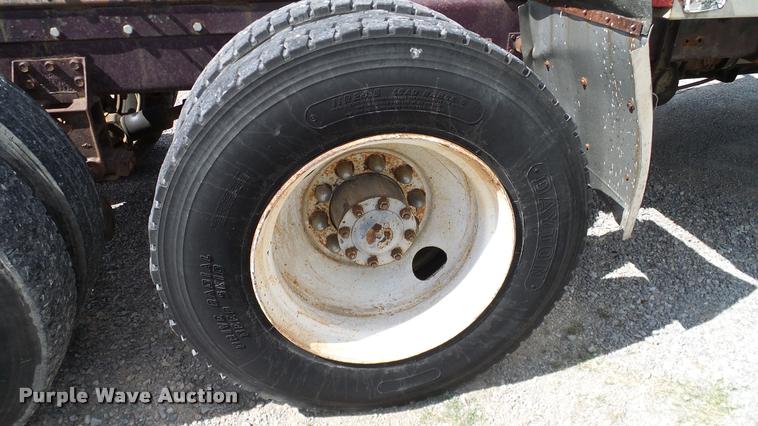 image for item DA6123 1986 Freightliner FLC semi truck