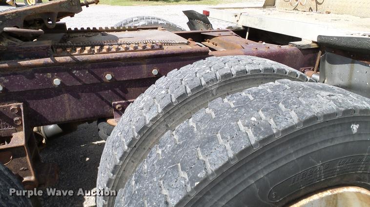 image for item DA6123 1986 Freightliner FLC semi truck