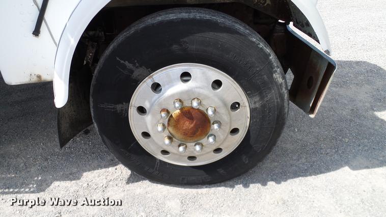 image for item DA6123 1986 Freightliner FLC semi truck