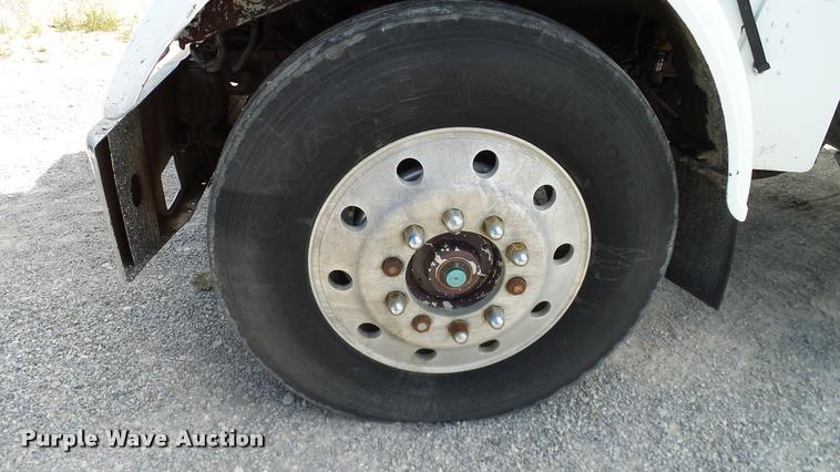 image for item DA6123 1986 Freightliner FLC semi truck