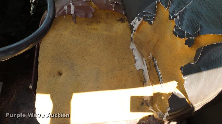 image for item DA6126 1982 International 1724 dump flatbed truck