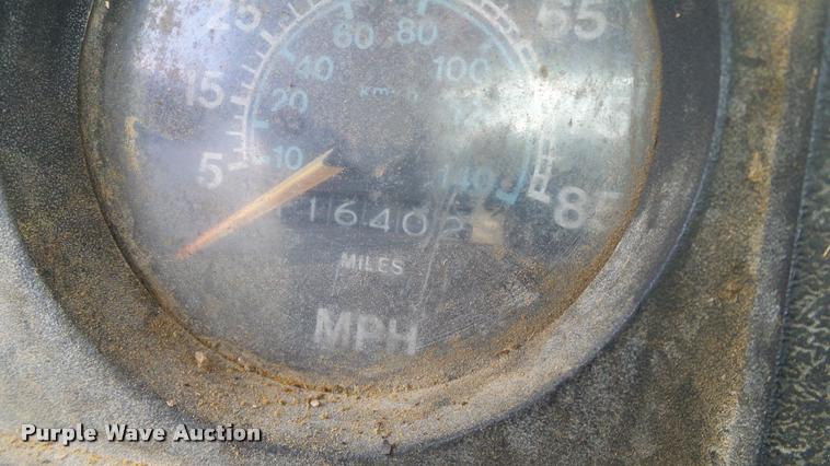 image for item DA6126 1982 International 1724 dump flatbed truck