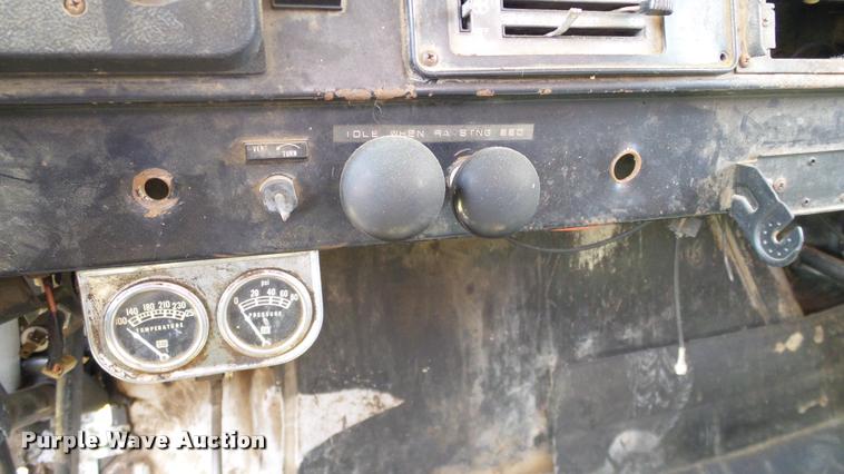 image for item DA6126 1982 International 1724 dump flatbed truck