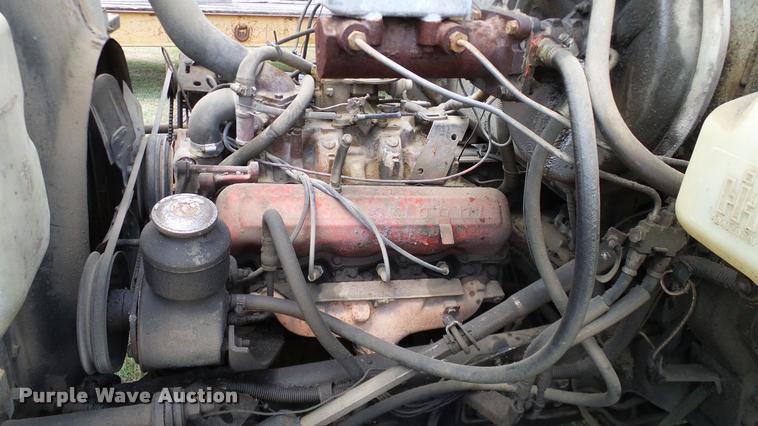 image for item DA6126 1982 International 1724 dump flatbed truck