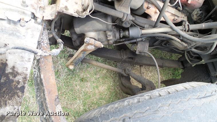 image for item DA6126 1982 International 1724 dump flatbed truck