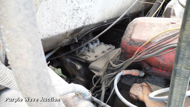 image for item DA6126 1982 International 1724 dump flatbed truck