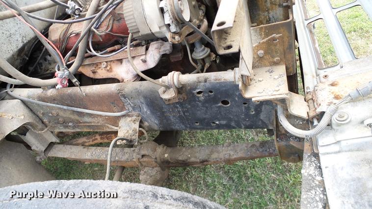 image for item DA6126 1982 International 1724 dump flatbed truck