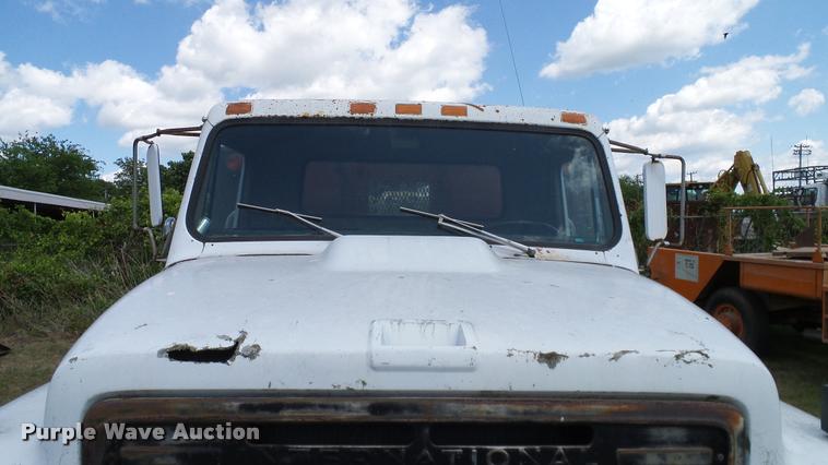 image for item DA6126 1982 International 1724 dump flatbed truck