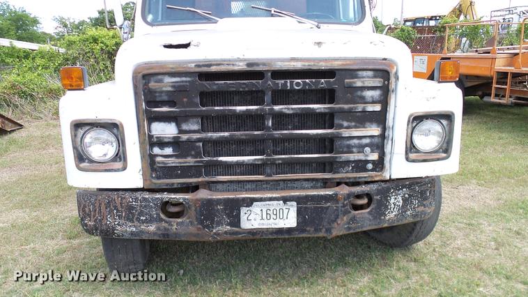 image for item DA6126 1982 International 1724 dump flatbed truck