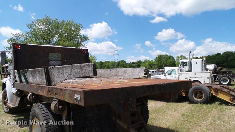 image for item DA6126 1982 International 1724 dump flatbed truck
