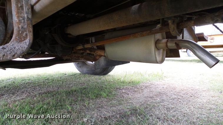 image for item DA6126 1982 International 1724 dump flatbed truck